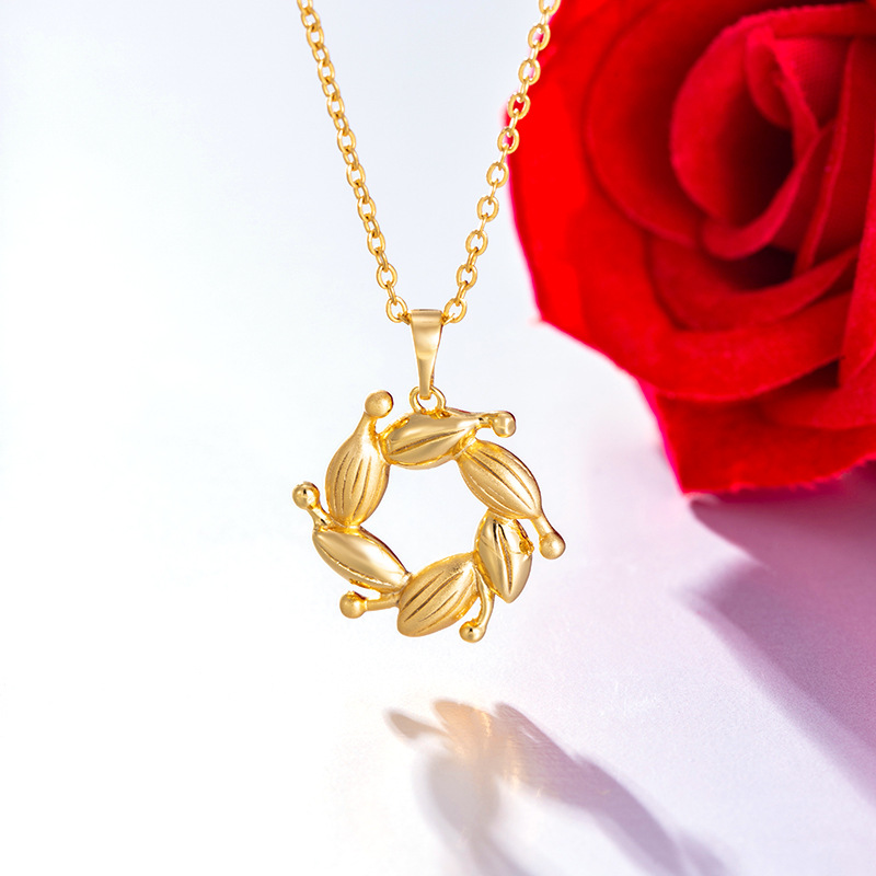 Xuping estilo ligero de lujo nicho de diseño de guirnaldas huecadas colgante simple de alto nivel de imitación de oro collares al por mayor