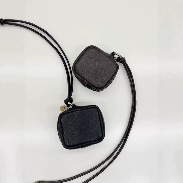 Genuine Leather Earphone Pouch Coin Purse Tofu Bag Neck-Hanging Mini Crossbody Small Bag Lipstick Storage Bag Versatile Fashion High-End
