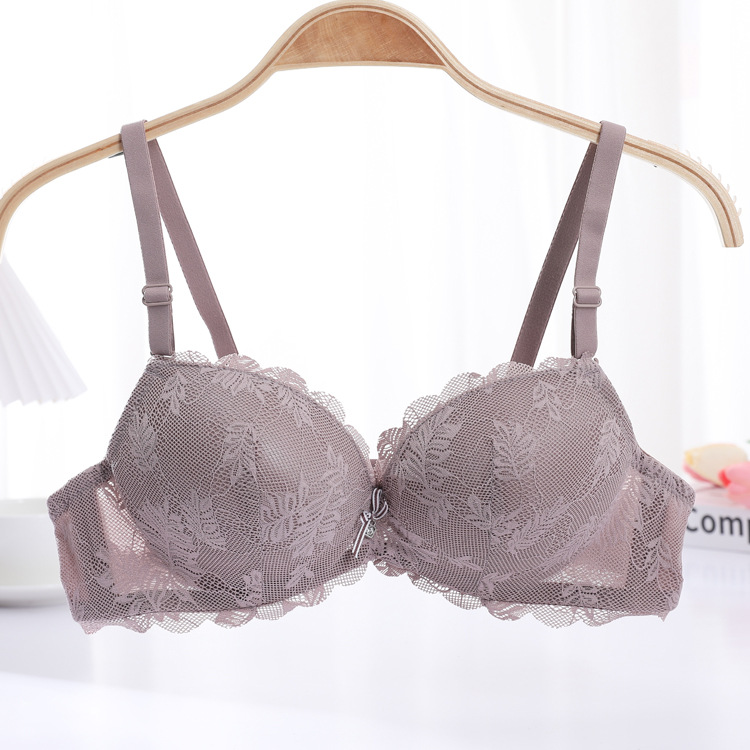 Fábrica de stock pequeño pecho grueso sujetador sexy encaje reunido ropa interior de mujer con anillo de acero sobre el bra de caída