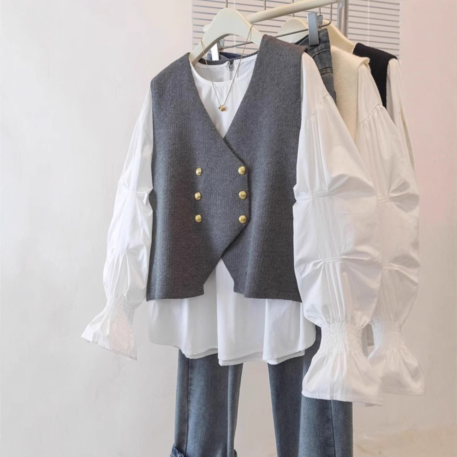 减龄V领针织马甲衬衫外套女2025春秋大码胖mm韩系叠穿小香风上衣