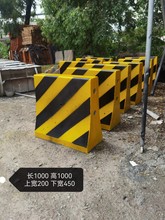 厂家直供市政建材防撞隔离墩 钢筋混凝土挡车墩水泥挡车石
