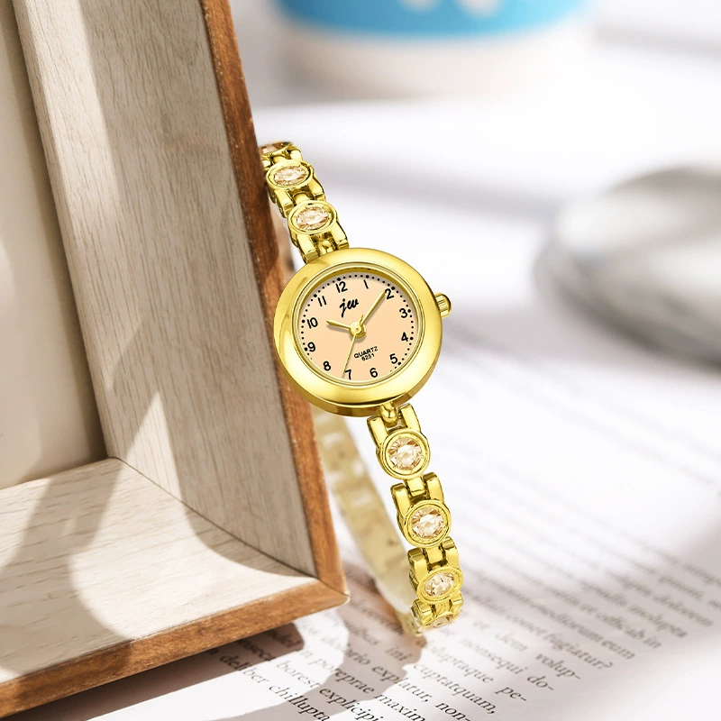 Sophisticated fashionable bracelet, small quartz watch, light luxury style