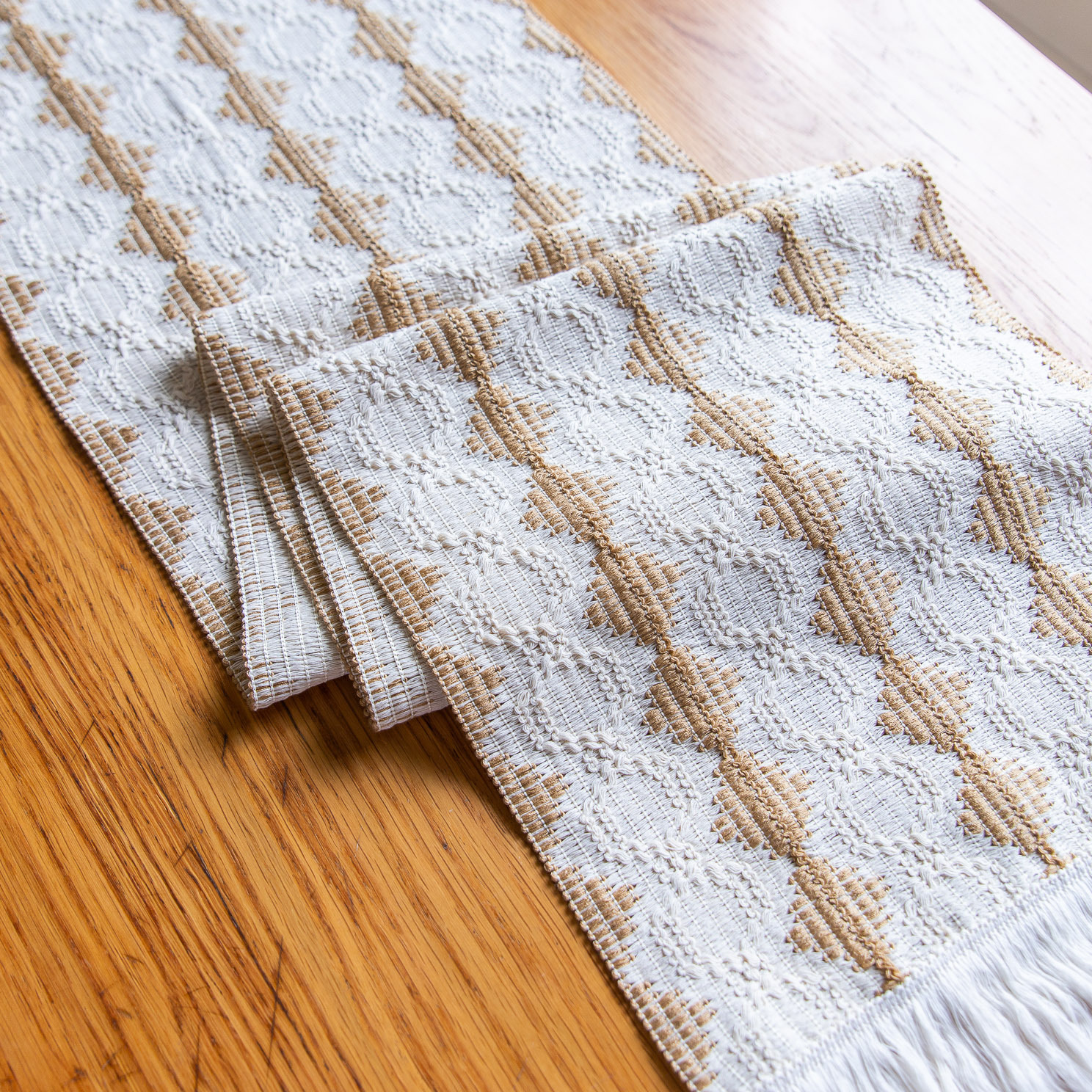 MX12 흰색 배경 카키 사변형