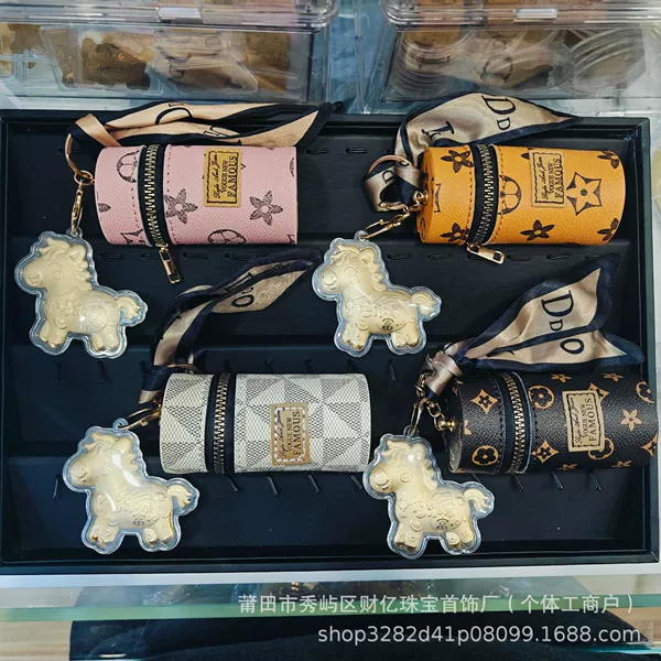 Get rich immediately - lipstick bag (color is random and can be noted) does not contain gold