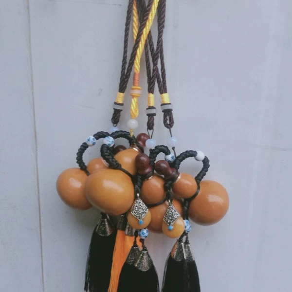 5 to 7 cm distressed pick gourd with Chinese knot