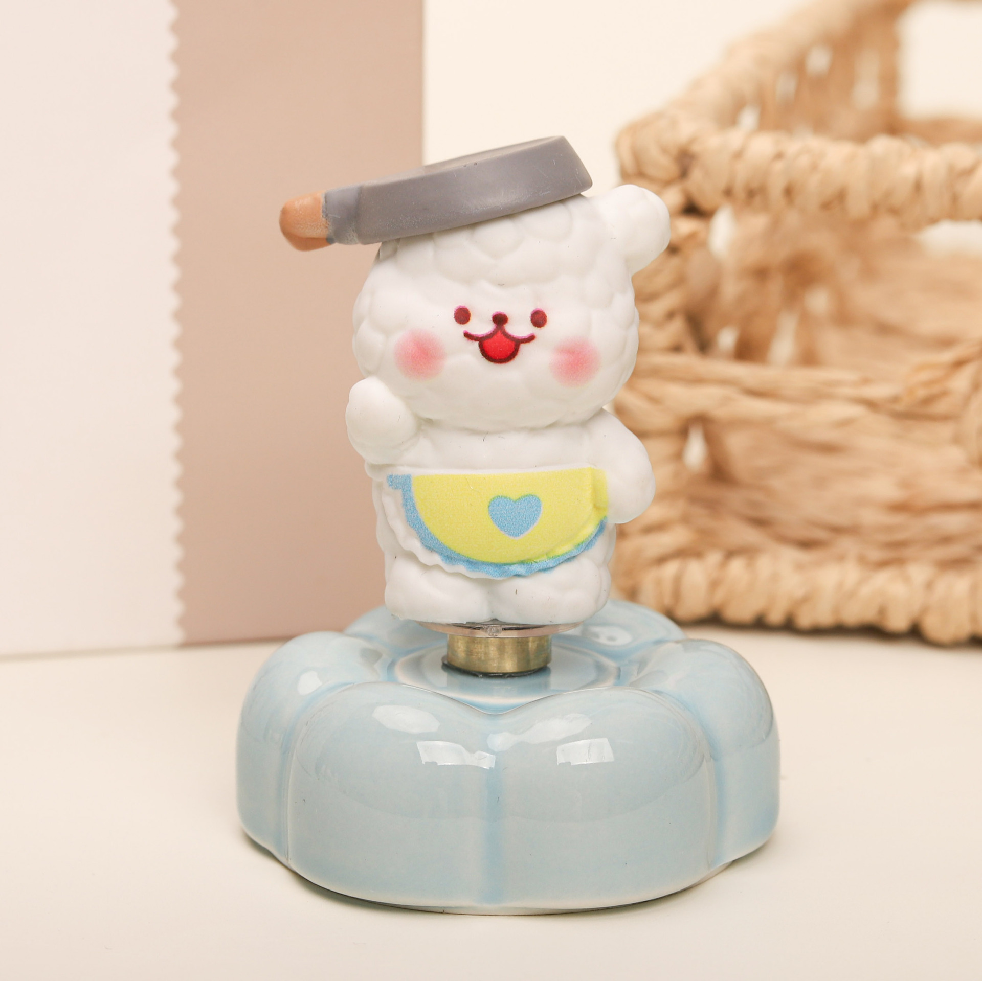 Trendy online sensation: Line dog spinner, rotatable car and desktop ornament, suitable for gifting, selling at stalls, and as a wholesale gift