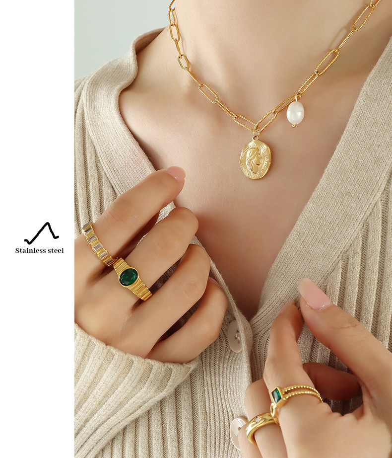 Vintage Style Portrait Titanium Steel Plating Pearl Necklace