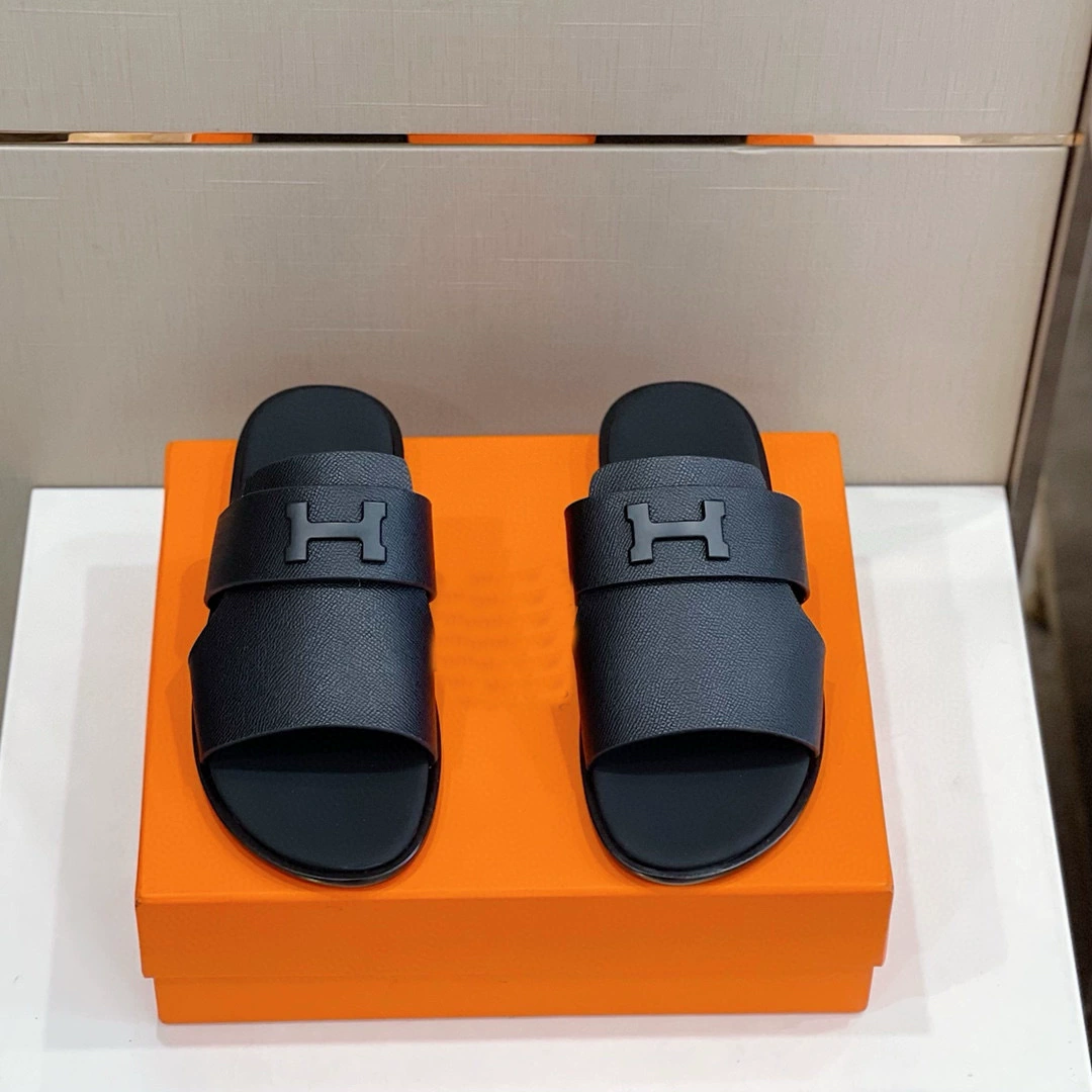 Летние мужские шлепанцы из натуральной кожи, европейский стиль, модные классические пляжные сандалии с металлической пряжкой