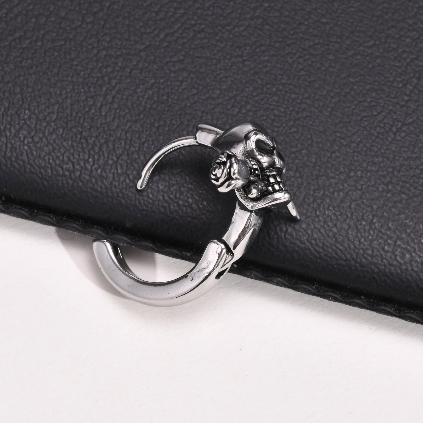 Daily Occasion 201 Stainless Steel Material Halloween Festival Skull Pattern 1 Piece Halloween Punk Skull Polishing Stainless Steel Earrings