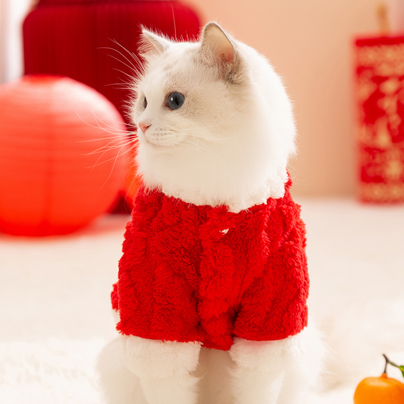 Año Nuevo chino de otoño y invierno para gatos con una chaqueta de terciopelo cálida de dos pies para celebrar el Año Nuevo para perros y mascotas.