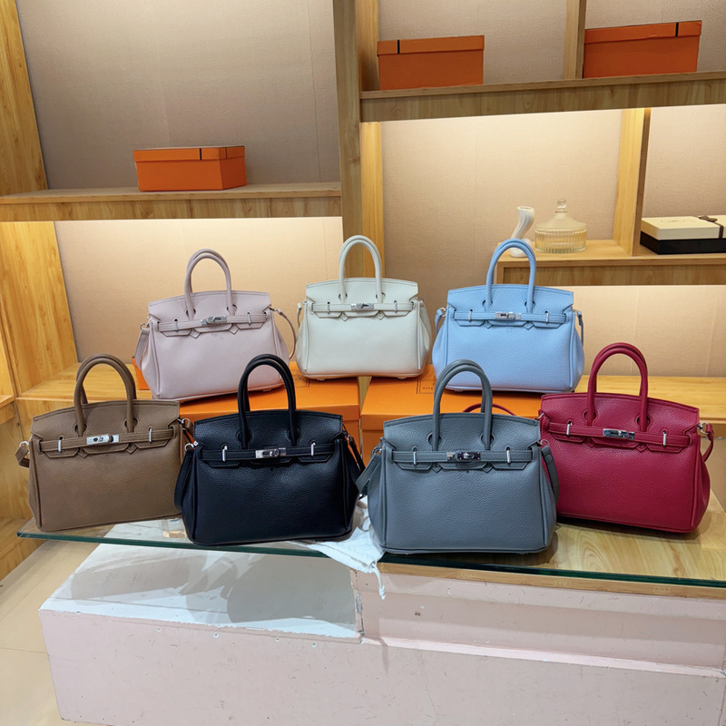 Light Luxury Textured Handbag, Simple Foreign Trade Fashion, Lychee Pattern Platinum Bag, Versatile Commuter Shoulder Bag, Crossbody Bag for Women Light Luxury Textured Handbag, Simple Foreign Trade Fashion, Lychee Pattern Platinum Bag, Versatile Commuter Shoulder Bag, Crossbody Bag for Women
