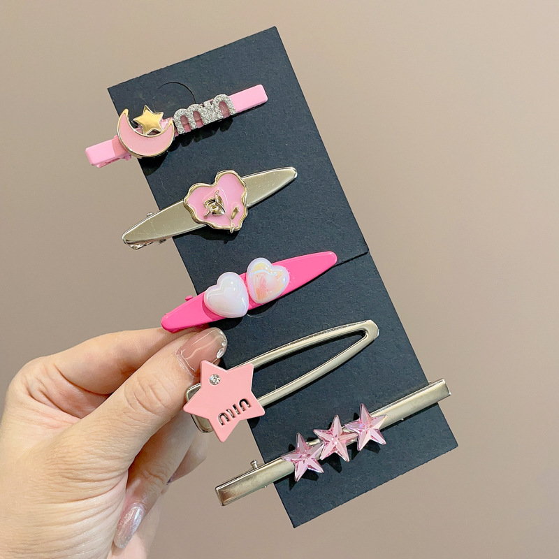 Sweet Cool Metal Hairpin Mujeres 2025 nuevo estilo de alto nivel frente fresa cabello cortado oreja lateral clips adornamiento para el cabello