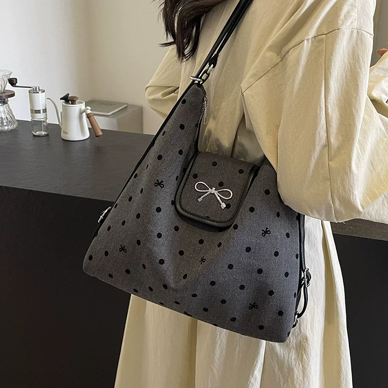 Capacious shoulder bag, backpack, one-shoulder bag, worn on the shoulder