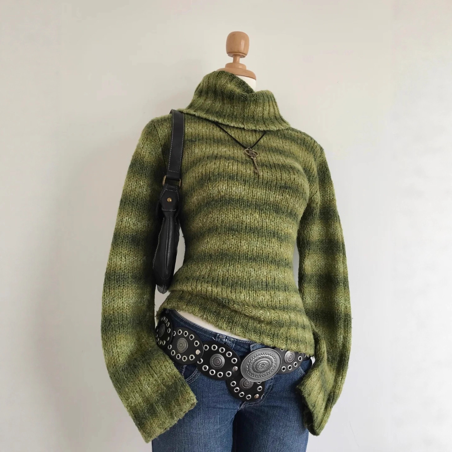 2026 invierno nuevo cross-border personalidad europea y americana rayas de manga larga color contrastante universal diseño delgado sensación de jersey de punto mujer