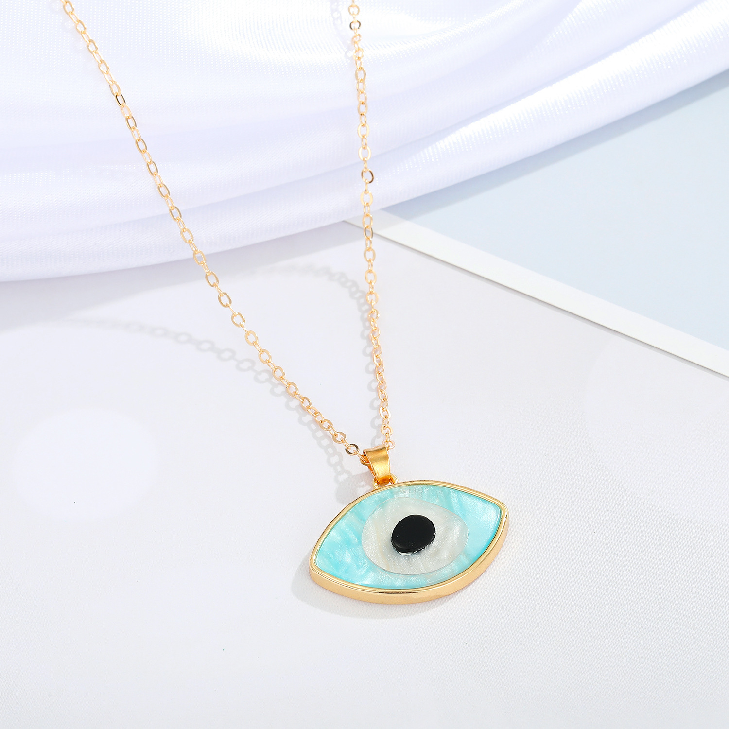 Nihaojewelry Creative Devil Eye Clavicle Chain Necklace Wholesale Jewelry display picture 1