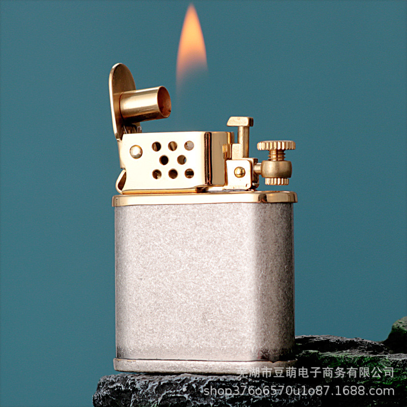 Moda Zoro Z561 Du Yue Sheng con el mismo encendedor de queroseno en línea popularidad creativa personalidad eyección ignición de un botón