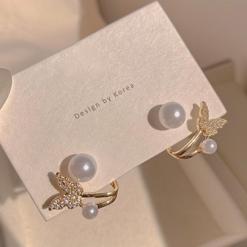 Luz de lujo de alto nivel nicho de diseño femenino sensación de aretes de bordilla temperamento perla asimetría joyería perla al por mayor