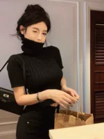 Knitted spring sweater, fitted short base brace, tight