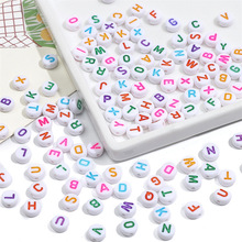 亚克力英文白底彩字单字母珠扁珠串珠diy配饰材料儿童早教配件