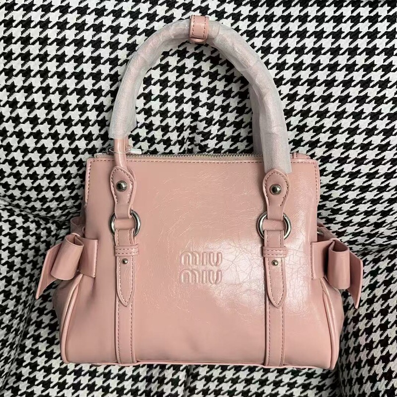 In-Stock Miu Bowknot Handbag Versatile Fashion Oil Wax Leather Biker Bag with a High-End Feel, Single Shoulder Crossbody Bag