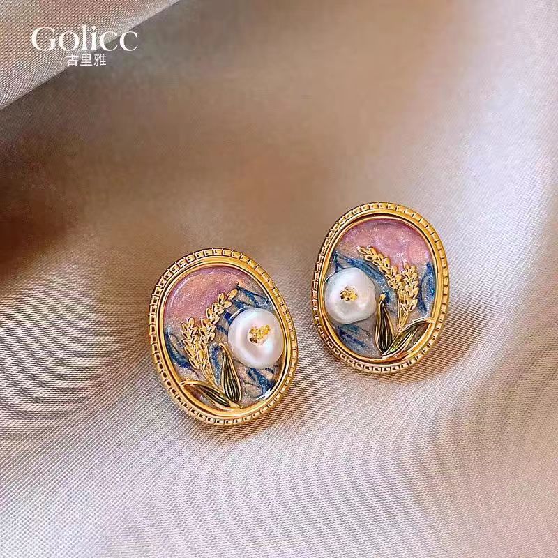 Q12 earrings