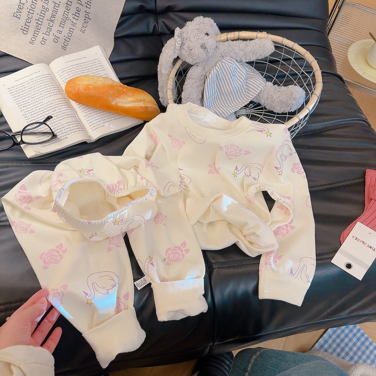 Baja interior de algodón para niños peinado molido chaqueta de otoño para niños y niñas pantalones de otoño impresión pijamas ropa de hogar ropa infantil al por mayor