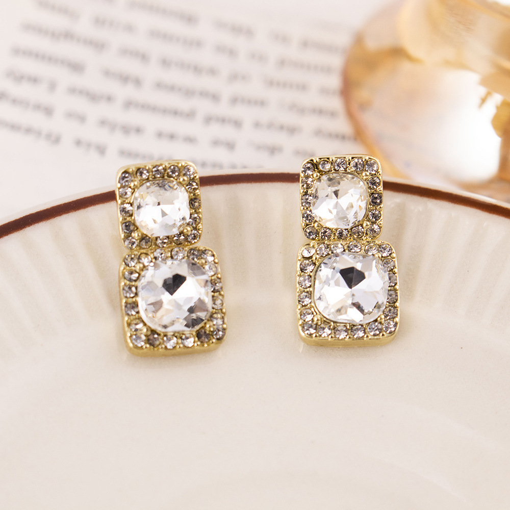 Pendientes de borla geométrica con incrustaciones de diamantes vintage de mediana edad Pendientes de viento de palacio de temperamento de nicho Pendientes de lujo ligero de alta calidad