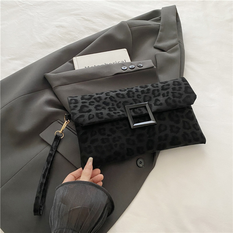 Moda francesa de moda bolso de brazo para mujeres 2025 verano nueva textura simple bolso de hombro pequeño