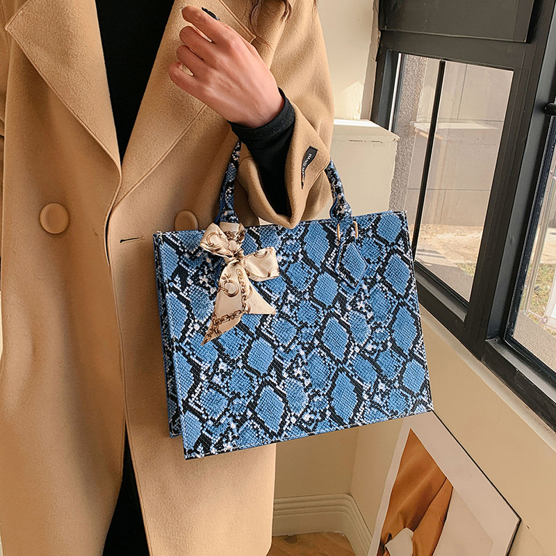 Sciarpa di seta alla moda in pelle di serpente, borsa da donna alla moda e personalizzata, nuova elegante borsa a mano di grande capacità del 2024_voghion.com