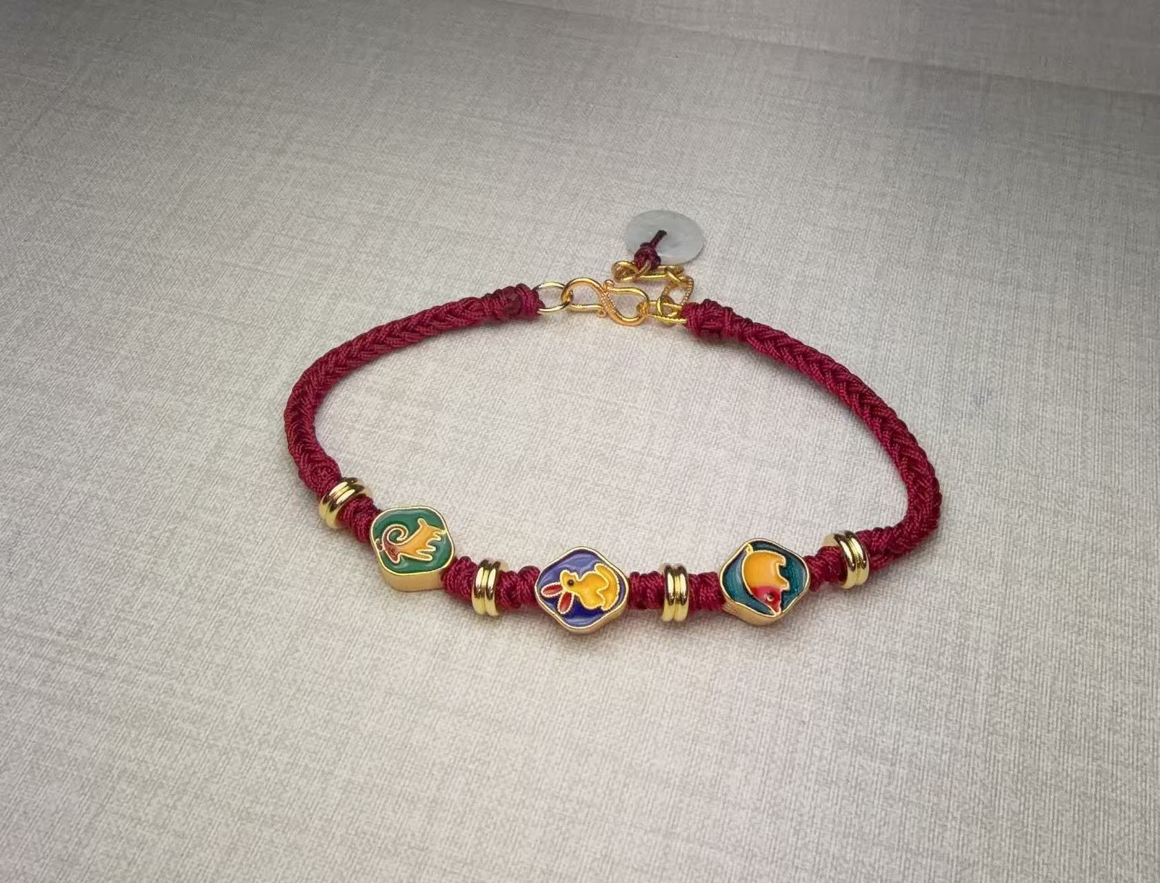 Exquisite gift box set featuring pig, rabbit, and sheep figurines (precision crafted)