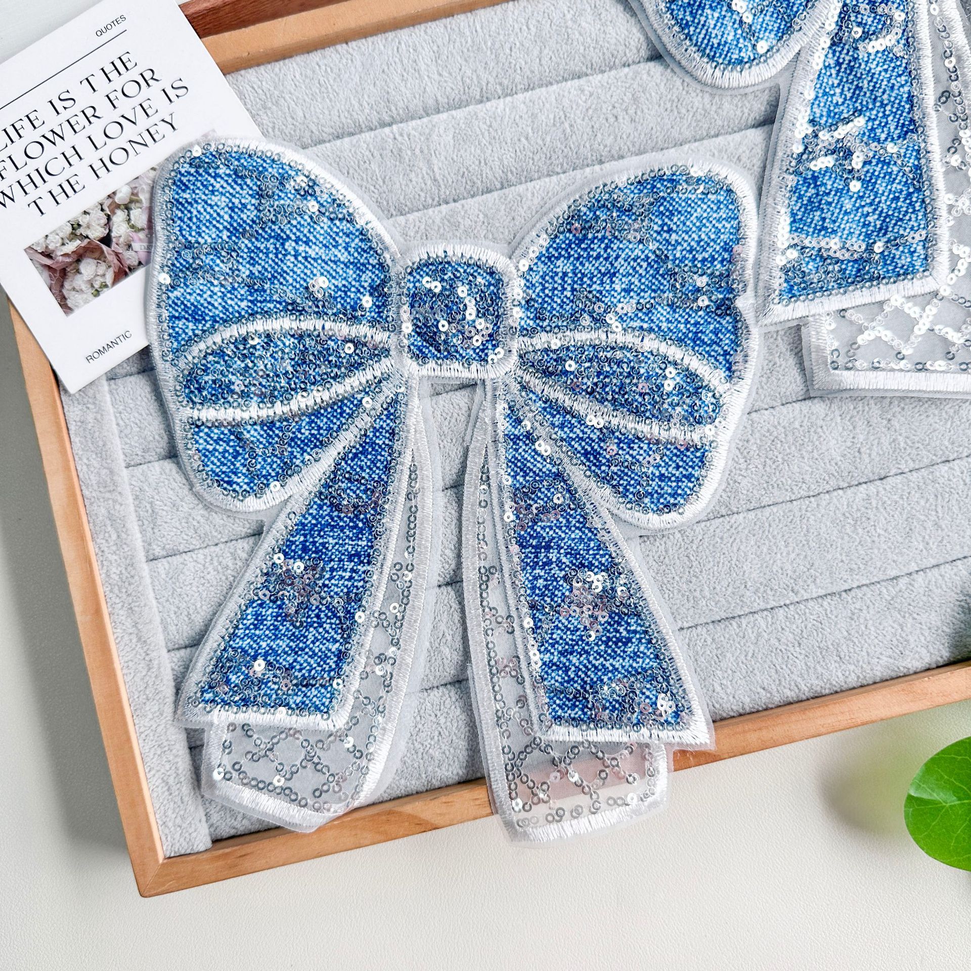 Azul sequilla borde de encaje arco tridimensional ropa camiseta suéter accesorios de ropa infantil decoración DIY hecha a mano image 5