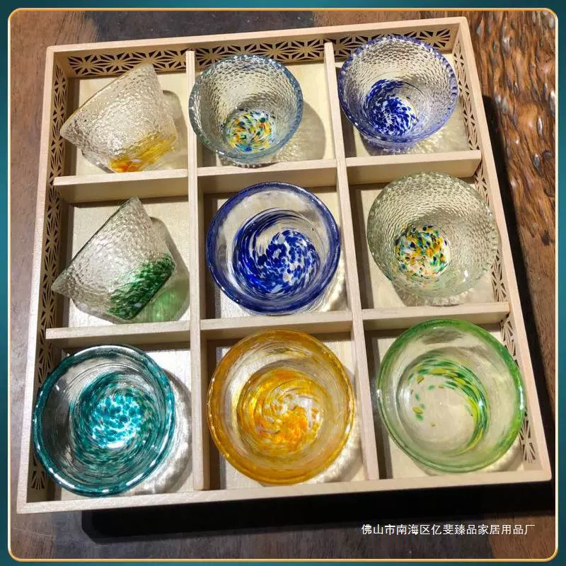 Творческая посуда в японском стиле с цветными стеклянными чашками для сакэ