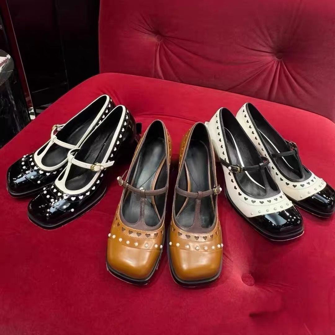 2025 Autumn New Shallow Flat Shoes Women's Single Shoes with Rivets Round Toe Mary Jane Women's Ballet Shoes