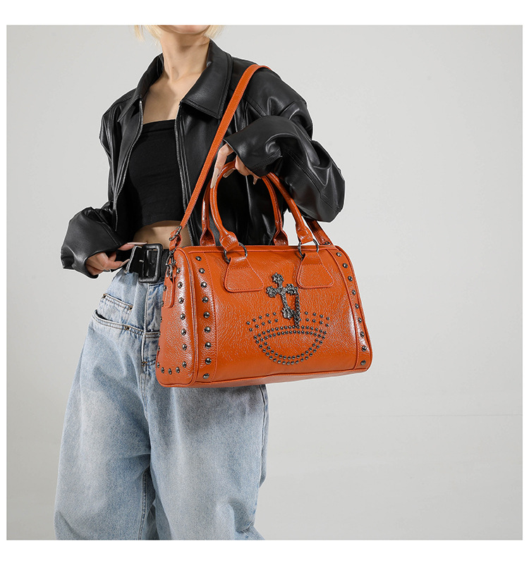 Women's Pu Leather Cross Classic Style  Chain Pillow Shape Zipper Shoulder Bag Handbag Crossbody Bag display picture 4
