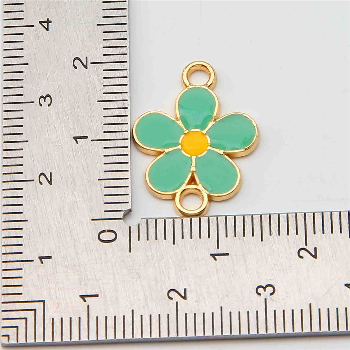 Colgante de doble colgante de aleación de goteo de aceite unilateral de cinco pétalos de flores coloridas flores DIY para hacer orejas colgante material de colgante de pulsera