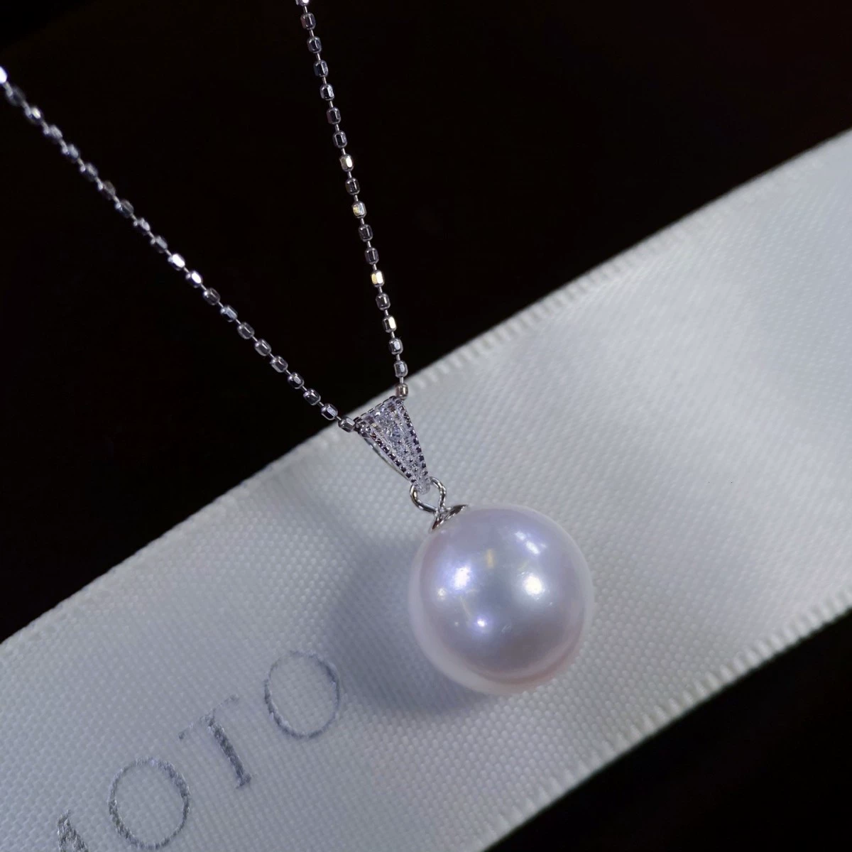 Аксессуары Pt900, подвеска в виде головы семени дыни, инкрустированная бриллиантами, с бусинами 10-11 мм, d0,006ct, без цепочки из бисера