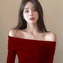 甜辣风一字肩露肩长袖女秋季小众辣妹修身短款德绒打底衫红色上衣