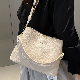 跨境时尚水桶包包女2026新款休闲百搭宽肩带斜挎包上班通勤手提包