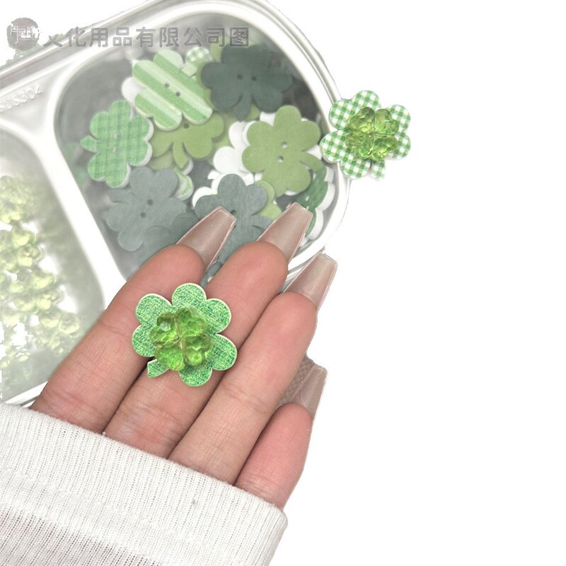 高品質四つ葉のクローバーアクセサリー木片樹脂アクセサリービーズテープ装飾材料 diy アクセサリーブレスレット卸売|undefined