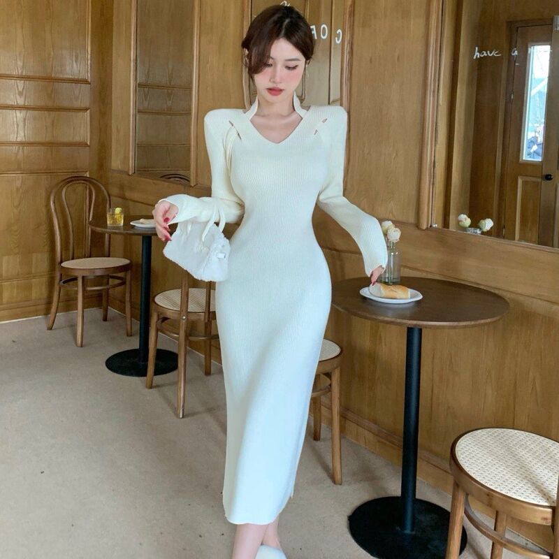 纯欲挂脖针织连衣裙女2025秋冬上新气质V领打底裙修身显瘦包臀裙|undefined
