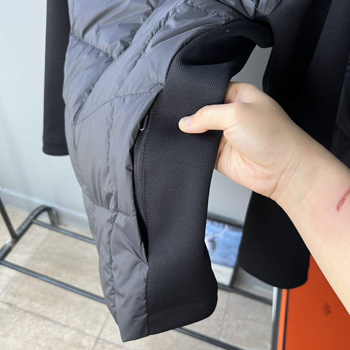 Men's Water-resistant White Duck Down Jacket With Stand Collar_voghion.com