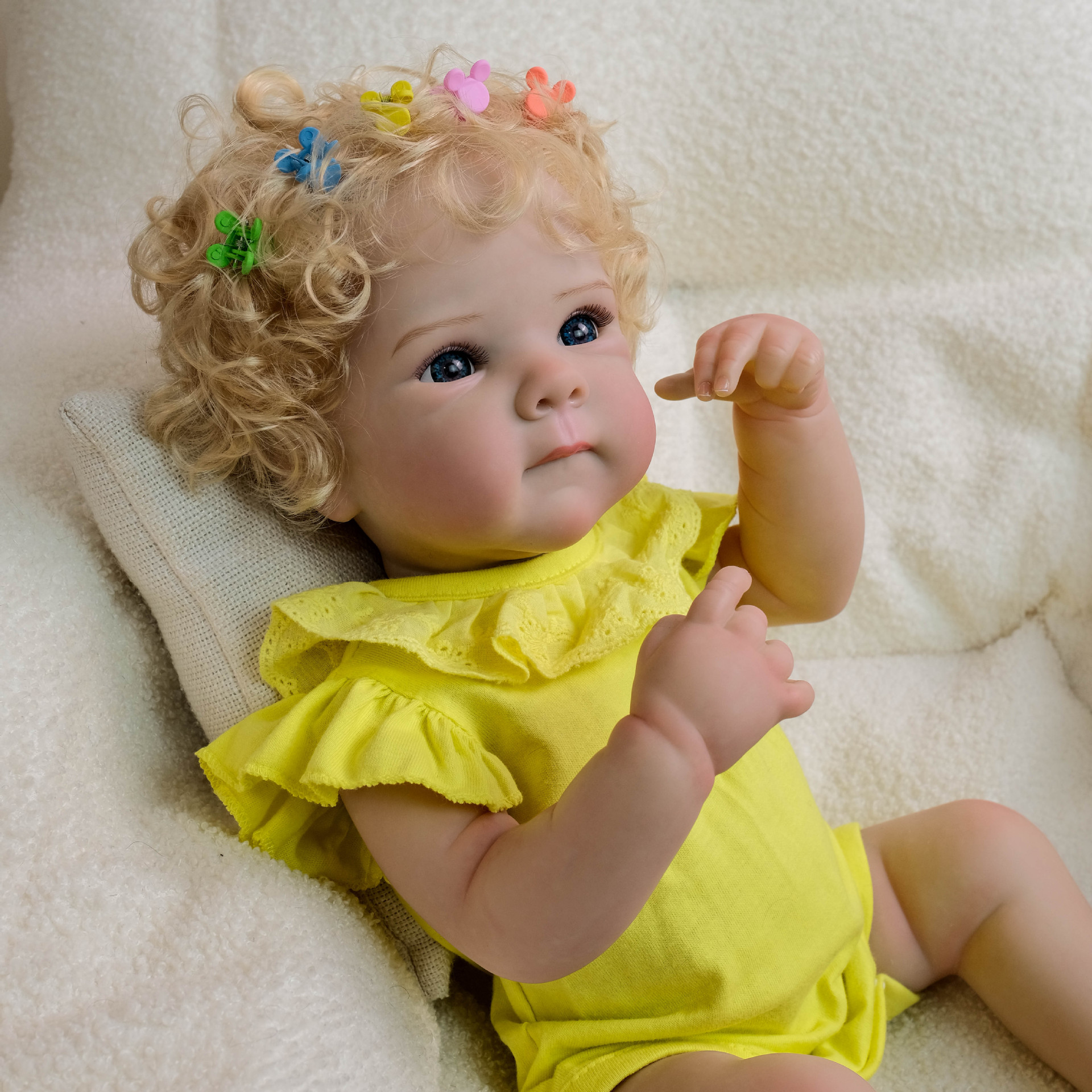 Hilo amarillo implantado de 18 pulgadas, muñeca de renacimiento de simulación Bettie, regalo de Navidad de cumpleaños para niños