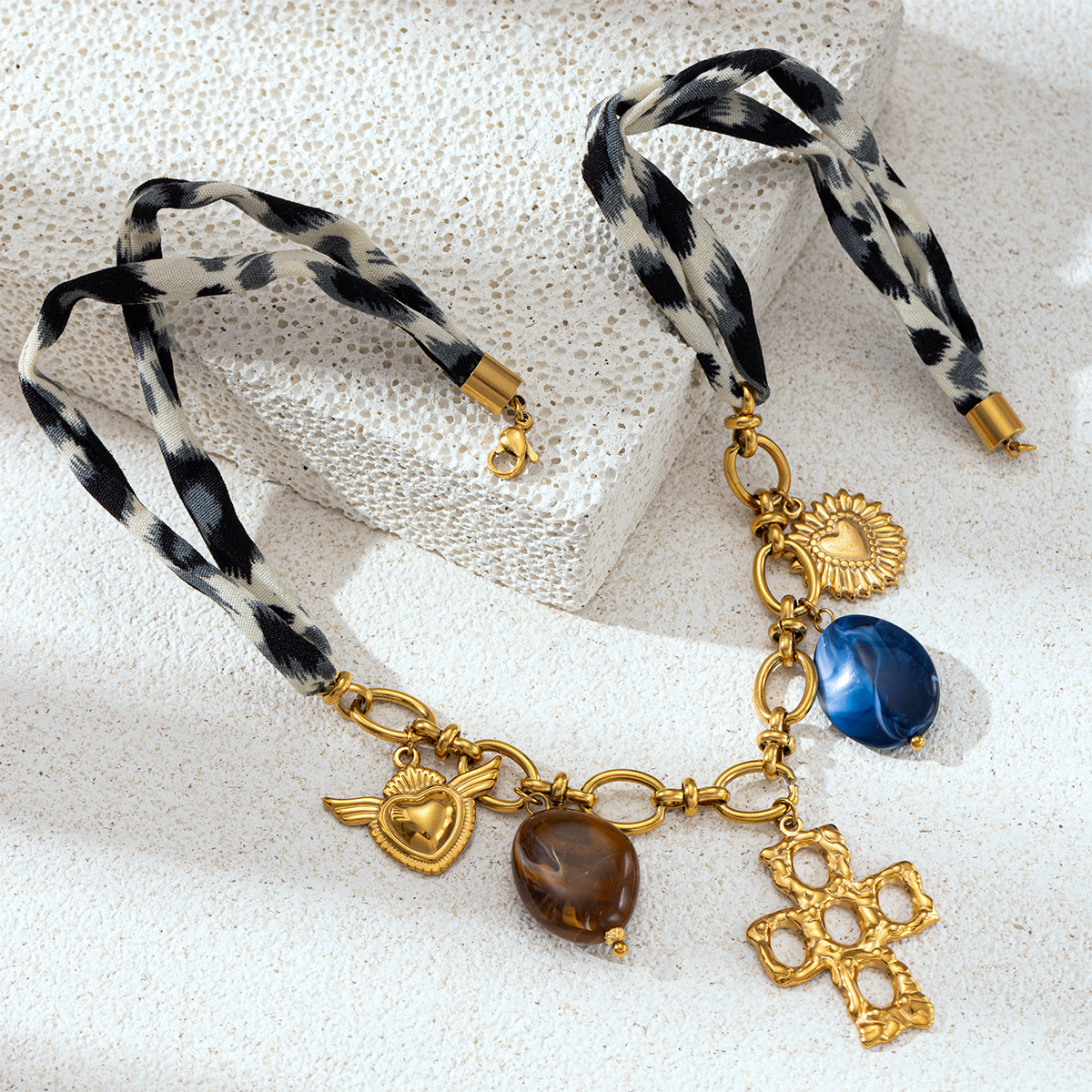 Collar de acero inoxidable TENA Europa y América de lujo ligero nicho cruz collar de colgante acrílico diseño universal sensación de venta caliente