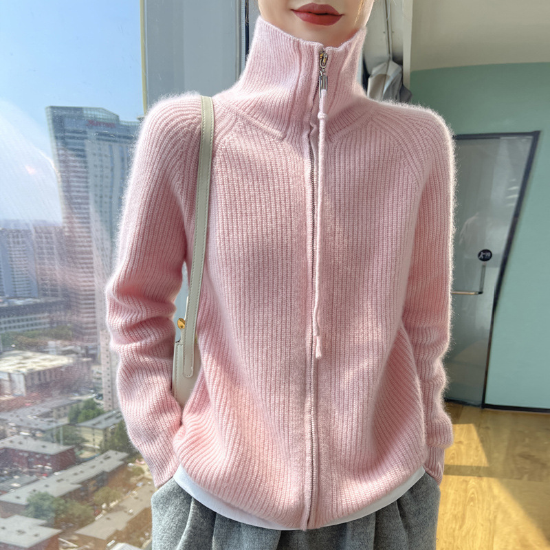 24秋冬の怠惰な風の高い襟の女性のニットのカーディガンの女性の韓系のファスナーのデザイン感の小さい大衆は襟の上着をひっくり返して卸売りします。|undefined