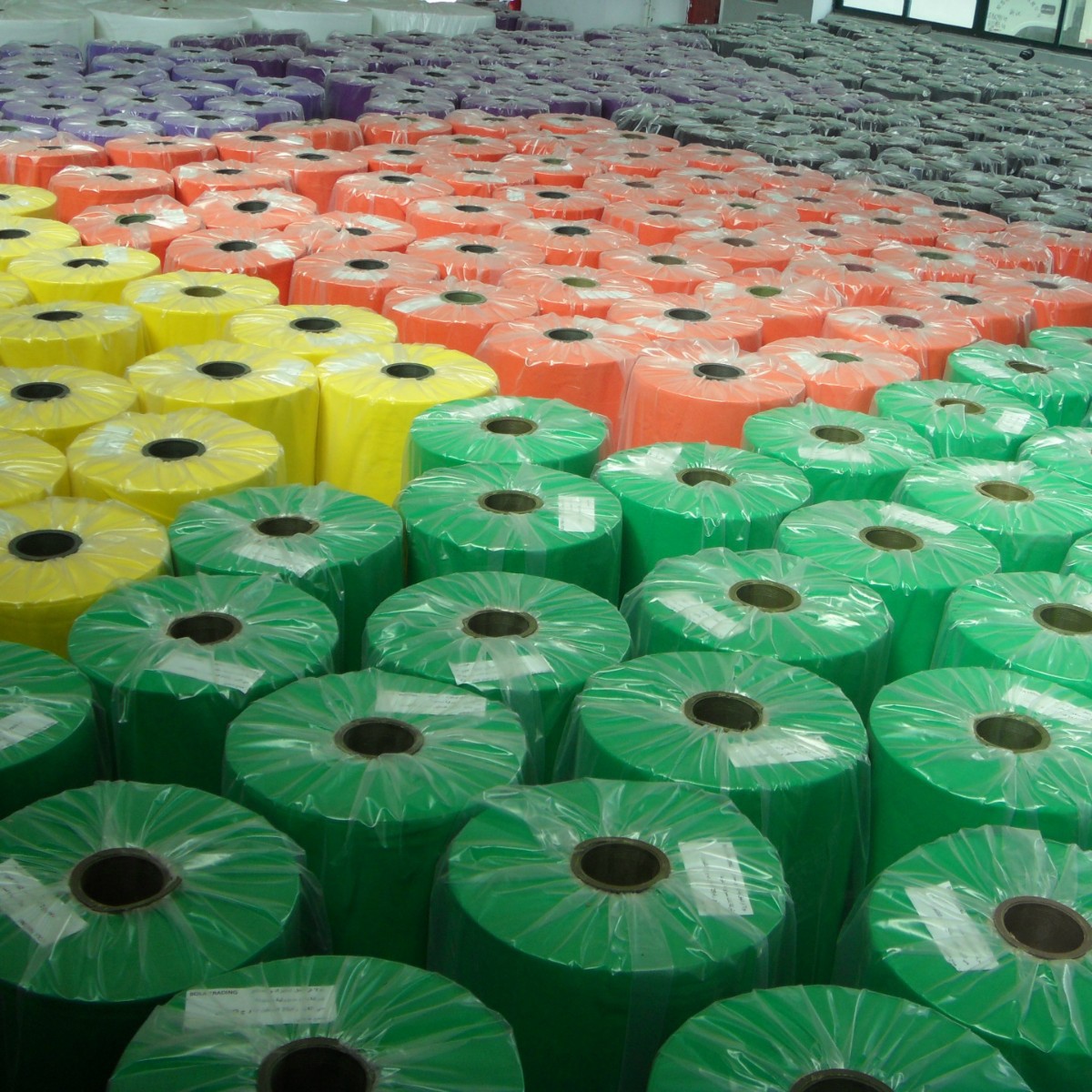 批发小克重薄款无纺布低克重纺粘无纺布农业用无纺布工厂直销