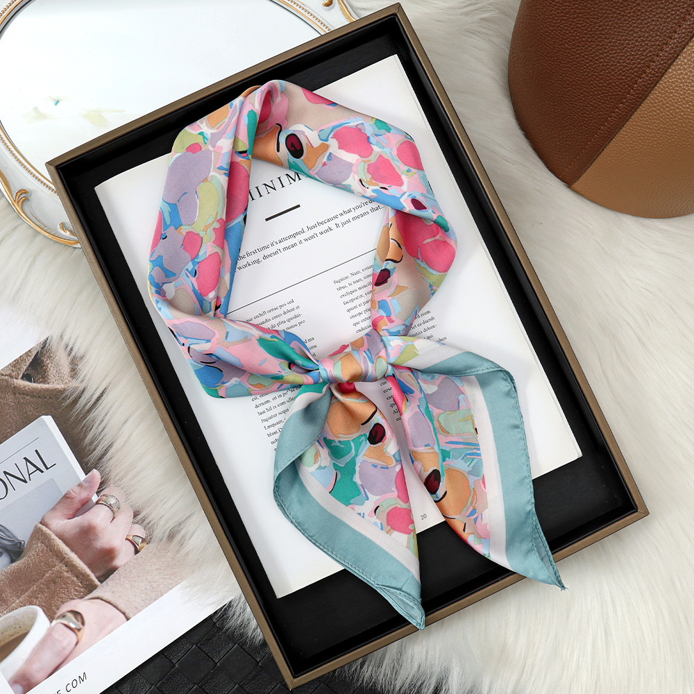 Niñas japonesas 70 pañuelos de seda de imitación pañuelos de seda de vitalidad diaria para usar pañuelos cuadrados de cuello de todo fósforo de reducción de edad de moda al por mayor