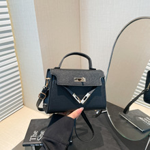 ����Ů2025�¿�ſەr�к��s�����݆μ��Ů����б����羳Ů��