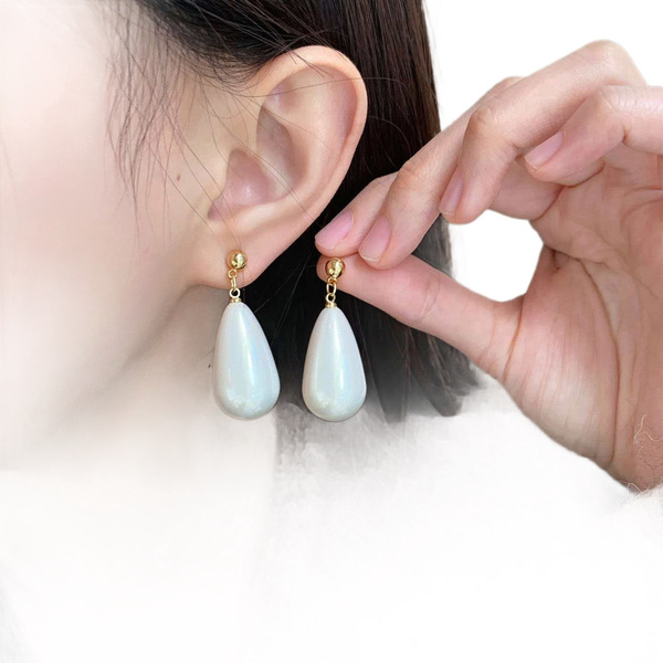 Retro universal elegant earrings drop-shaped from pearl
