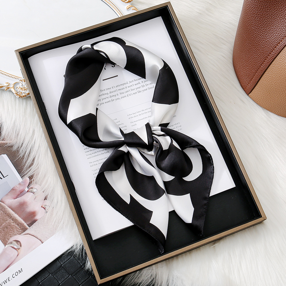 Rojo y negro camellia flores de verano delgado 70 bufandas de seda personalidad de moda de viaje versátil simple multipropósito toallas cuadradas