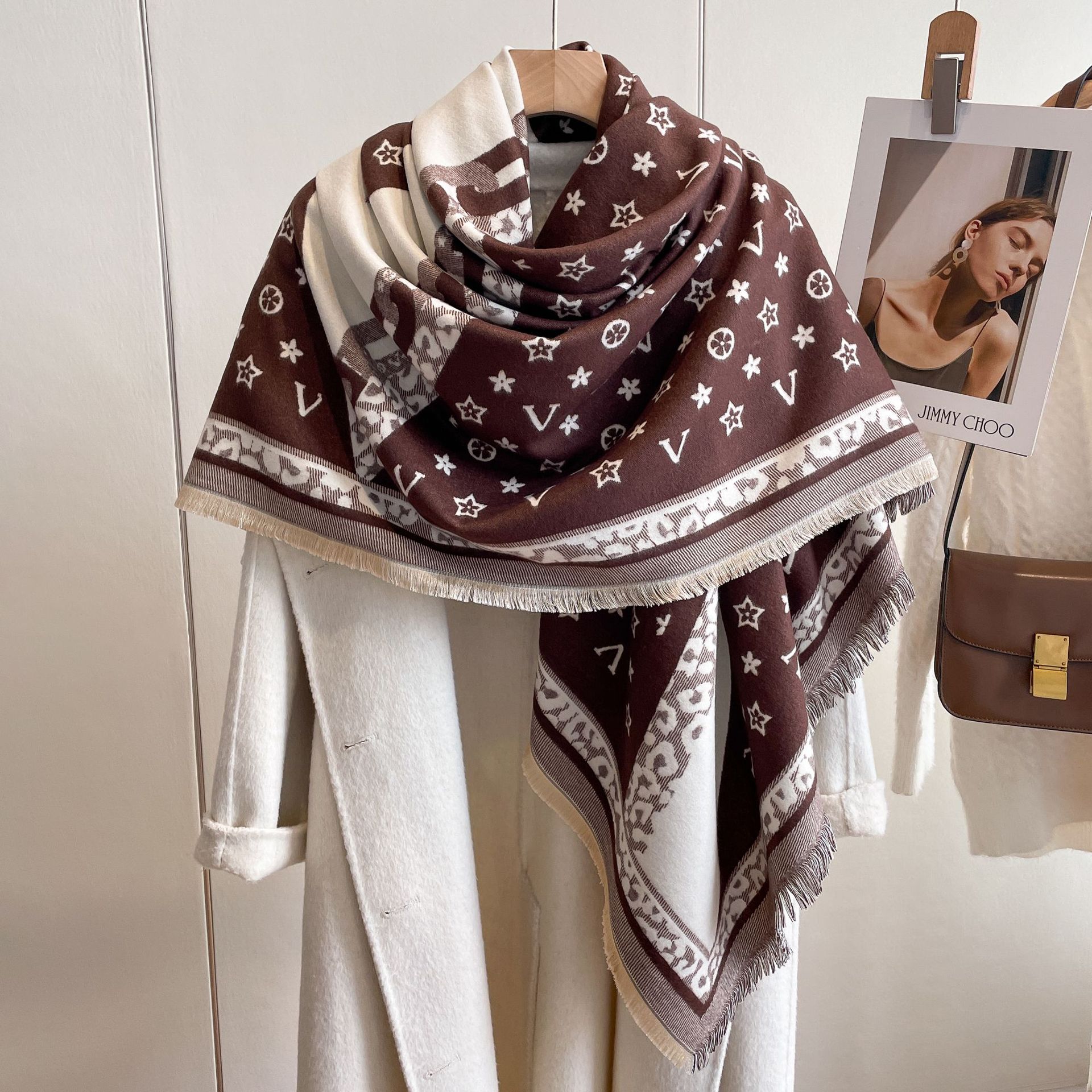 Europa y América nuevo chal de Cachemira de gran tamaño elegante todo fósforo carta impresa bufanda invierno engrosada bufanda caliente para las mujeres